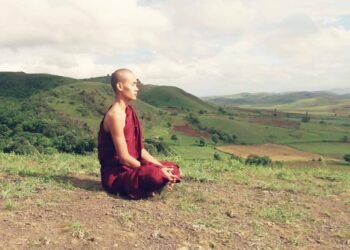 開箱緬甸另類少年和尚的日常   Naing Win：我用ESG和全世界交朋友！