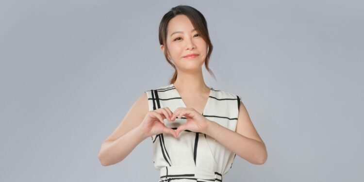 地球和人都需要「心靈保養」?方思云從哈拉影城負責人到創辦心覺學苑:一個生命探索的機會,開啟了我不一樣的生命旅程