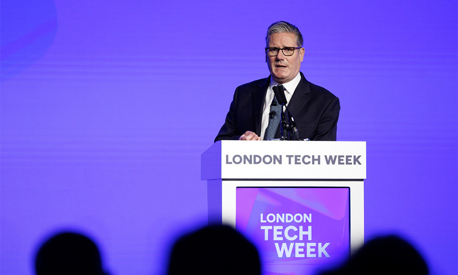 這張圖片的 alt 屬性值為空,它的檔案名稱為 keir_starmer_london_tech_week_2025.jpg